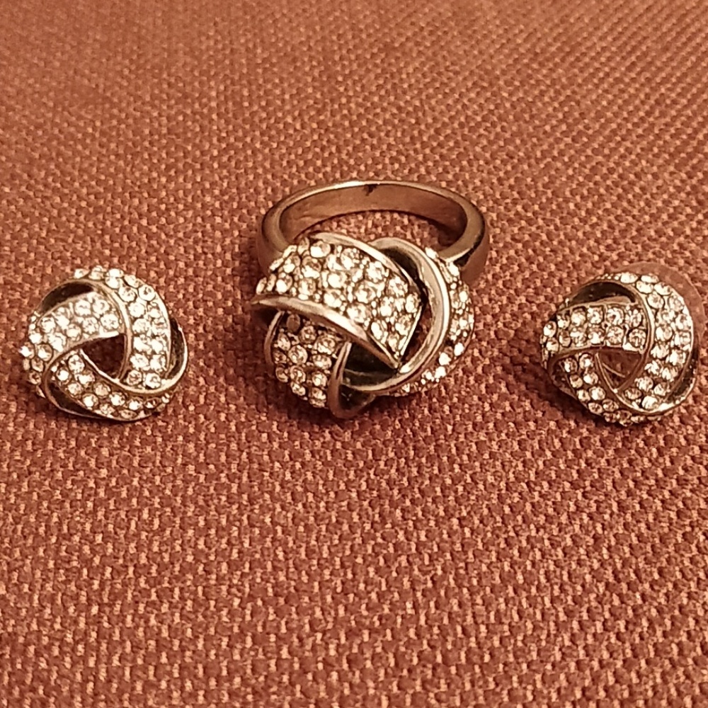 Ring and earrings set